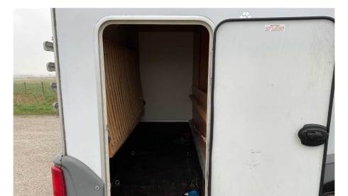 Rolling Happiness – 5p Renault alcove from 2008