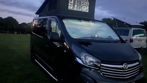 Viv – Vauxhall Vivaro 4 Berth Pop Top
