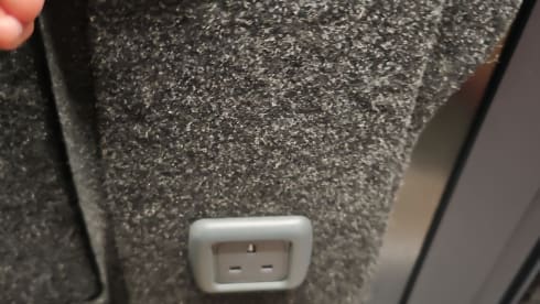 Freedom Kamper – VW 2018 Transporter high top 4 berth LWB 4Motion off grid camper 