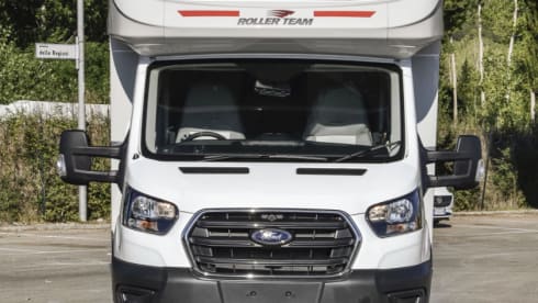 Caroline – Brand New 2022  5 Berth camper , Price includes Insurance 
