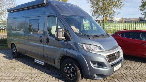 De Grijze XL – Hymer Bus Camper. 4 pers. Automatic 2020
