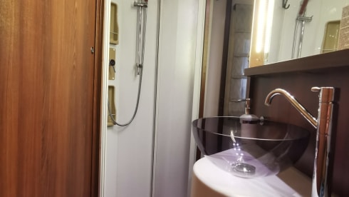Droom op wielen! -Luxe camper met grote leefruimte!