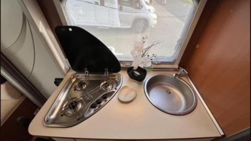 Vakantiehuisje op wielen – Complete 4 persoons off-grid camper