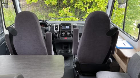 13/21 – Luxurious, complete camper with length beds and a pull-down bed!