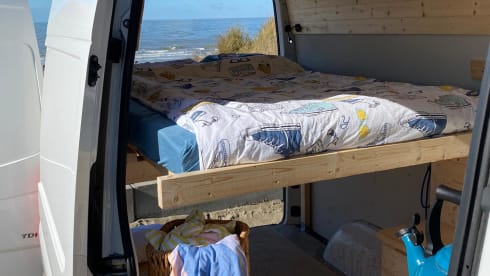 Cochonnette – Stealth & basic camper bus with XL bed