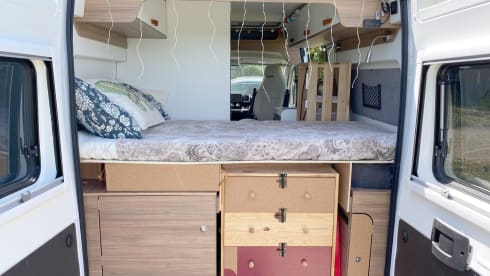 Le Fourgon Perché – A compact and comfortable converted van!