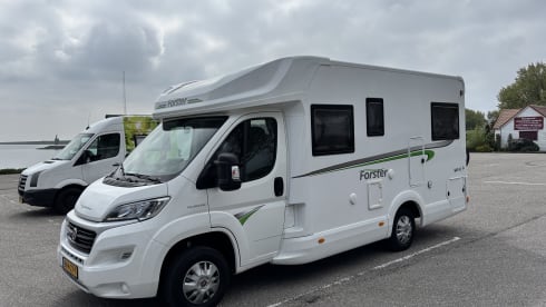 Compact luxury 4 pers. camper 2021 with lots of living space. Euro6 / 140hp 