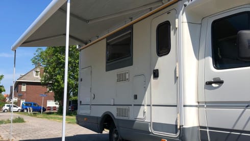 Very neat, reliable, well-maintained 6-person family camper