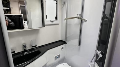 Go explore – Luxury camper with automatic transmission and 170 hp, full of options