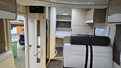 Challenger – Comfortable semi-integrated with large queen bed and lots of light