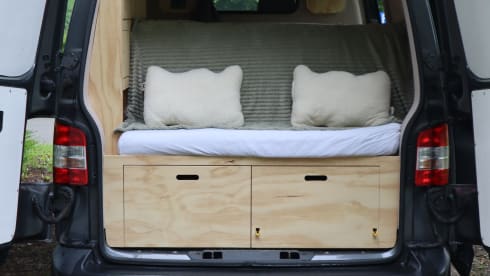 2p Volkswagen campervan uit 2013