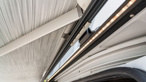 Luxe Hymer buscamper met lengte bedden