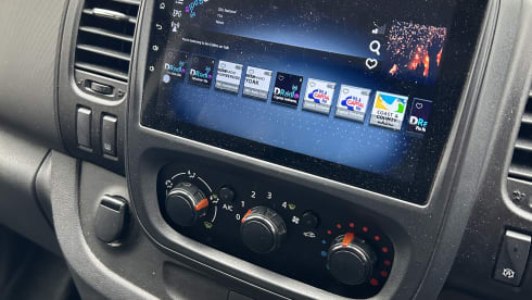 Roma – Superb 4 berth Vauxhall Vivaro campervan LWB