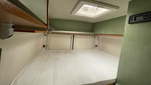 Ollie – 2p Volkswagen bus from 2004