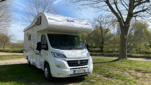 Carefree on the road with Fiat Mc Louis mobile home