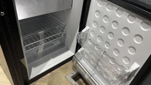 Camper – Ford bus met 3 slaapplaatsen uit 2019