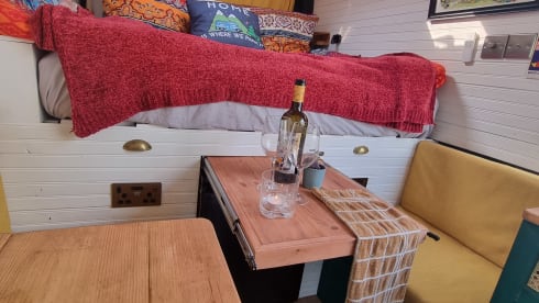 Gwen SteVANi β 2 Berth 2014 VW Crafter