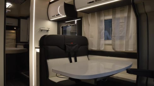 Roadhouse camper naam roadsurfer – 4p Roller Team semi-integrated from 2021