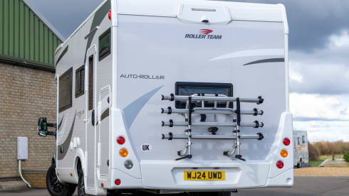 UWD – Air Conditioned | Family Motorhome | Bunk Beds & Large Double
