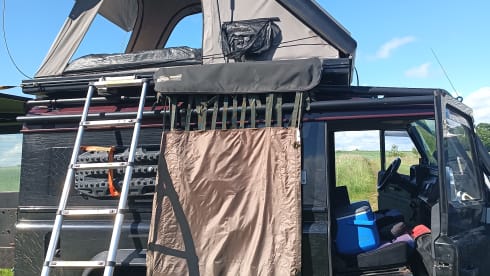 2p Land Rover rooftop from 2001