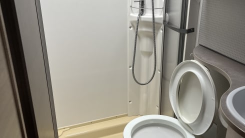 Leuke camper – 4p Bavaria semi-integrated uit 2011