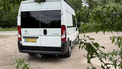 Ragnar – Citroën JUMPER, votre camping-car de voyage confortable avec lits transversaux spacieux
