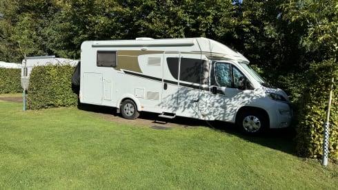 Camper FIER – Spacious 2/3 person Camper (Carado T447) from 2018 with standing height 2.08m