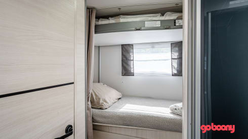 New/cozy fully equipped camper with spacious living room