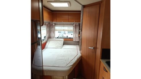 zwerver – Complete luxury two-person motorhome rentals