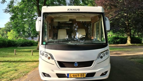 Birdy – Geweldige camper met 4 vaste bedden voor familie of events - XL garage