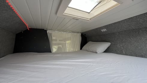 Ruimteschip 1 – Comfortable 4-person family campervan | Peugeot Boxer 2014
