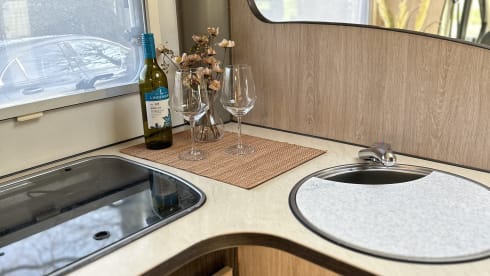 Piloot – Pilote camper - a big people camper! fully furnished!