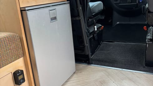 Bennie Benz – 2p Mercedes-Benz campervan uit 2003