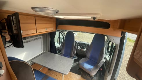 Pössl 2 win luxury bus e bike carrier