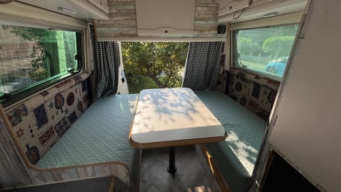 Billie – 2p Peugeot bus from 2000