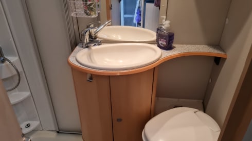 Spacious, cozy and complete family camper