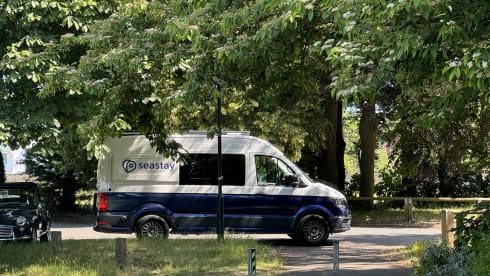 Lottie – Volkswagen Off-Grid Camper Sleeps 4 - Carries 5
