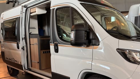 Van 4 Venture – Luxury Malibu 600 DB GT skyview campervan from 2025