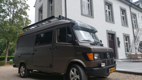 Jacobus – 2p Mercedes camperbus off-grid