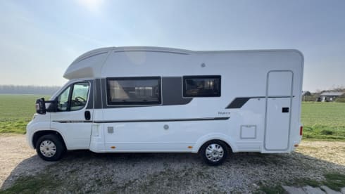 Ruimtewonder – Spacious 4p Adria Mobil semi-integrated from 2020