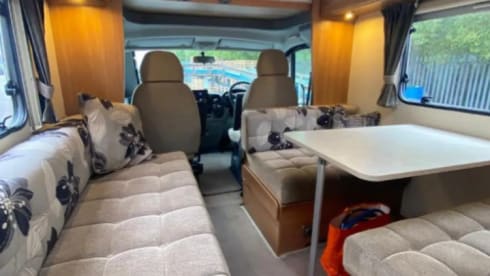 Swift  – 5 berth Swift bus from 2014,insurance,included