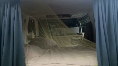 Batmobile  – 2p Peugeot campervan uit 2004