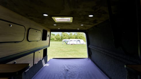 Silver Comet – 4 Berth Mercedes Sprinter Luxury Camper