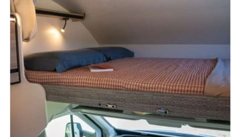 Familie camper – 6p Ford alcove uit 2026