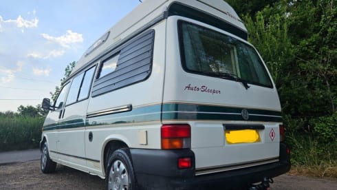 TOM – 5 berth VW T25 Autosleeper Topaz w/ KITCHEN, BATHROOM