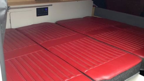 OnlyVans – Only Vans Adventures - VW T5 - 2 Berth