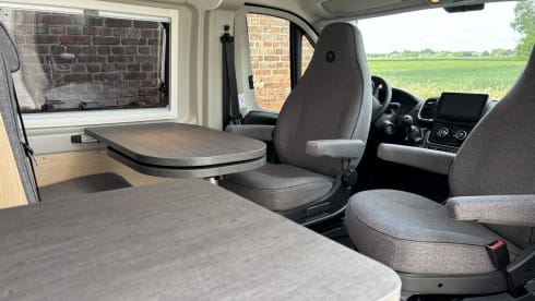 TalisIVIan – Peugeot bus 6m40 from 2025 - 2 persons