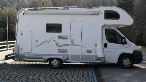 6 seater camper with motorcycle rack