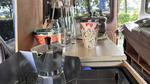 Blue – 2p Renault campervan uit 2008