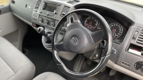 Roux – Volkswagen Transporter T5.1 - 4 berth 